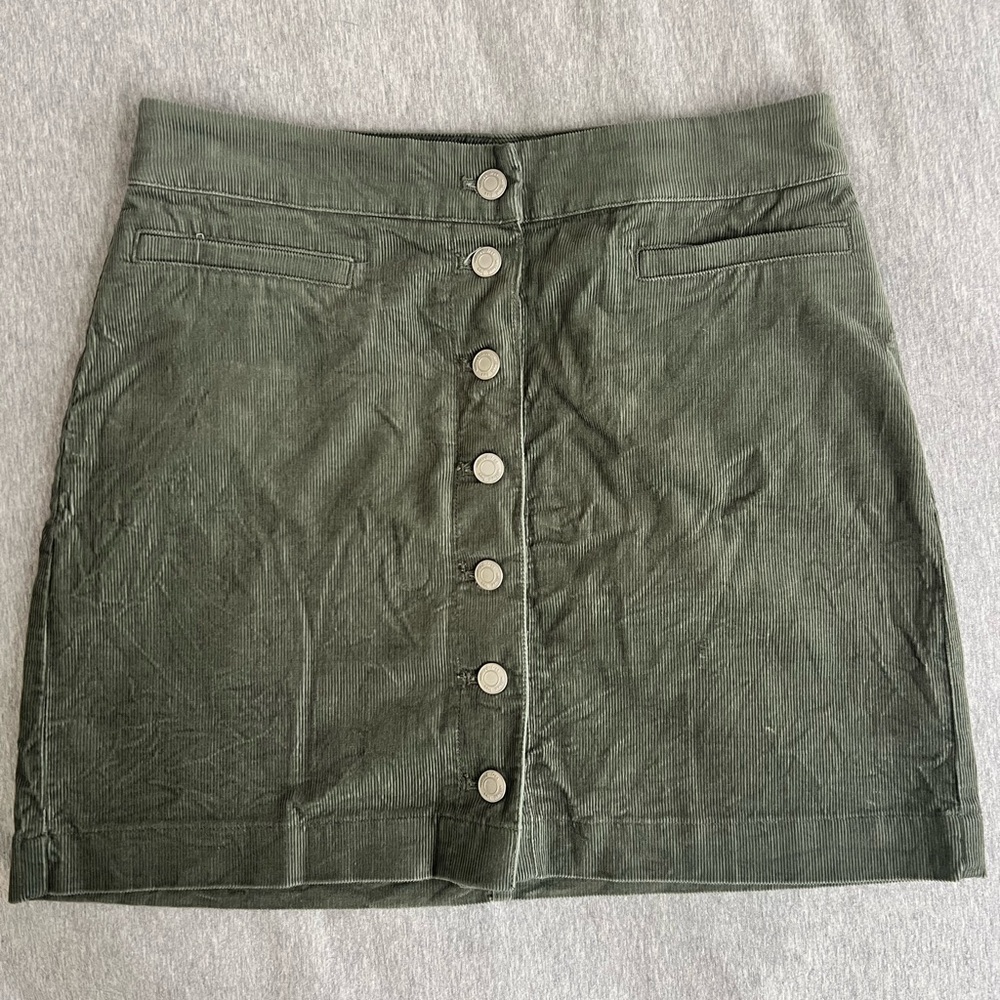 Aritzia Wilfred Free “Karmen” Corduroy Button skirt